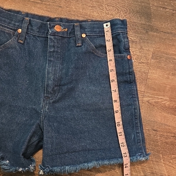 Wrangler Blue Jean Shorts with Distressed Frayed Hem Size 29/8 - Picture 7 of 11